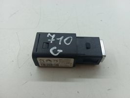 Citroen C5 Aircross USB socket connector 9824334377