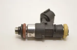 Volkswagen PASSAT B6 Injecteur de carburant 110R-000120