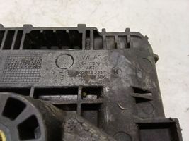 Volkswagen PASSAT CC Vassoio scatola della batteria 1K0915333