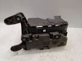 Volkswagen PASSAT CC Support boîte de batterie 1K0915333