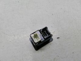 Nissan Qashqai USB-pistokeliitin 795405004