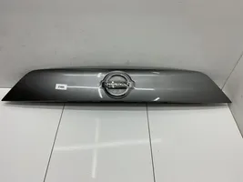 Nissan Qashqai Отделка номерного знака 908104ESXX