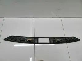 Volkswagen Tiguan Barra de luz de la matrícula/placa de la puerta del maletero 5N0827287A