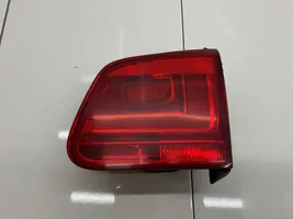 Volkswagen Tiguan Задний фонарь в крышке 5N0945094H