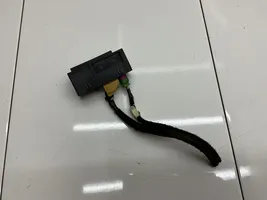 Audi A3 S3 8V USB-pistokeliitin 8V0035736