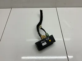 Audi A3 S3 8V USB-pistokeliitin 8V0035736