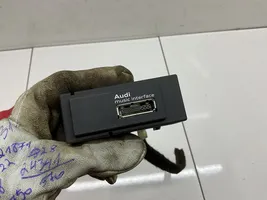 Audi A3 S3 8V USB-pistokeliitin 8V0035736