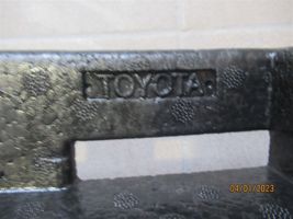 Toyota Auris E180 Barra di rinforzo del paraurti anteriore 5261102260