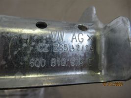 Volkswagen Polo IV 9N3 Supporto di montaggio del parafango 6Q0810679