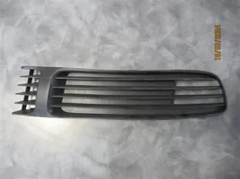 Volkswagen PASSAT B5 Grille inférieure de pare-chocs avant 3B0853678B41