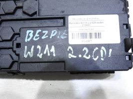 Mercedes-Benz E W211 Set scatola dei fusibili 2115452301