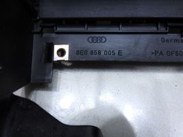 Audi A4 S4 B6 8E 8H Panelės apdailos skydas (centrinis) 8E0858005E