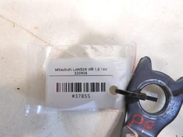 Mitsubishi Lancer X Boucle de ceinture de sécurité avant E034501