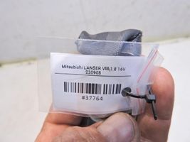 Mitsubishi Lancer X Takaistuimen turvavyön solki E034501