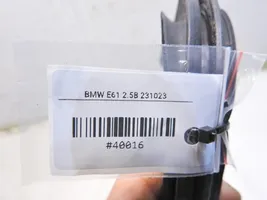 BMW 5 E60 E61 Gumowa uszczelka szyby drzwi tylnych 7110581