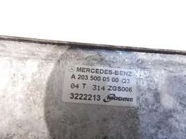 Mercedes-Benz C AMG W203 Välijäähdyttimen jäähdytin A2035000500