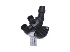 Audi A4 S4 B7 8E 8H Alloggiamento termostato 06D121111G