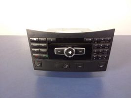 Mercedes-Benz E W211 Unità principale autoradio/CD/DVD/GPS A2129001217