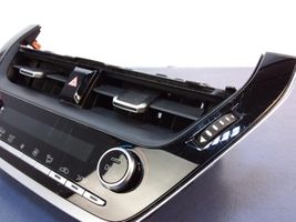 Toyota Corolla E210 E21 Gaisa kondicioniera / klimata kontroles / salona apsildes vadības bloks (salonā) 55900-02F30