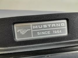 Ford Mustang VI Sivuhelman takalista FR3B-63044B88-AM