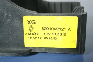 Renault Megane III Drążek zmiany biegów 8201062921A