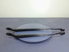 Peugeot 208 Ножка стеклоочистителей лобового стекла 9822931880