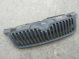 Skoda Fabia Mk2 (5J) Maskownica / Grill / Atrapa górna chłodnicy 5J0853668B