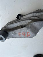 BMW X5 F15 Staffa di montaggio del compressore dell’A/C 2211686155904