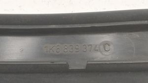 Volkswagen Golf V Takaoven lista (muoto) 1K6839374