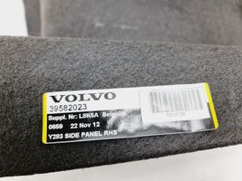 Volvo S60 Tavaratilan/takakontin alempi sivuverhoilu 39582023