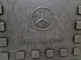 Mercedes-Benz B W246 W242 Tavaratilan pohjan kumimatto A2468140041