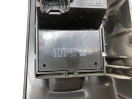 Opel Meriva B Interruptor del elevalunas eléctrico 13301886