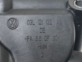 Audi A5 8T 8F Boîtier de thermostat / thermostat 03L121132A