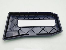 Volkswagen Touareg I Coperchio/tappo della scatola vassoio della batteria 7L0864643