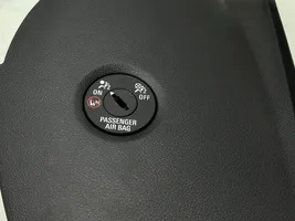 Opel Astra K Kojelaudan sivupäätyverhoilu 0E39037450