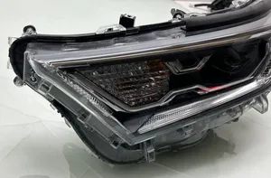 Toyota RAV 4 (XA50) Lampa przednia 02A011