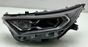 Toyota RAV 4 (XA50) Lampa przednia 02A011