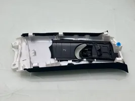 Toyota RAV 4 (XA50) (B) Revêtement de pilier (haut) 7313612040
