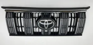 Toyota Land Cruiser (J150) Rejilla superior del radiador del parachoques delantero 5311160B20