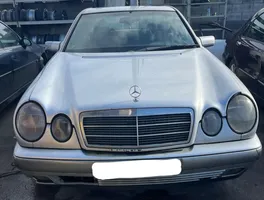 Mercedes-Benz E W210 Etupuskuri 