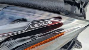 Lexus UX Priekinis žibintas 