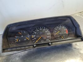 Mercedes-Benz 190 W201 Compteur de vitesse tableau de bord 2015421116