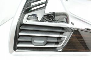 BMW X7 G07 Kita panelės detalė 