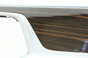 BMW X7 G07 Kita panelės detalė 