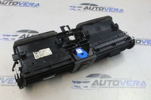 BMW 4 F32 F33 Dysze / Kratki środkowego nawiewu deski rozdzielczej 9218552