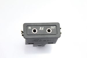 BMW 7 E38 Connettore plug in AUX 8368346