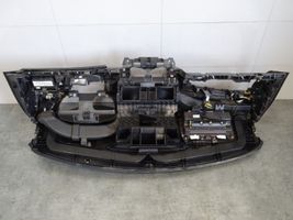 Renault Latitude (L70) Панель 985250010R