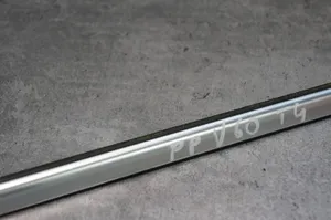 Volvo V60 Moulure de vitre de la porte avant 