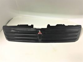 Mitsubishi Space Wagon Grille calandre supérieure de pare-chocs avant MR275627