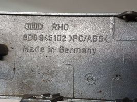 Audi A4 S4 B5 8D Moulure de garniture de feu arrière / postérieur 8D0945102